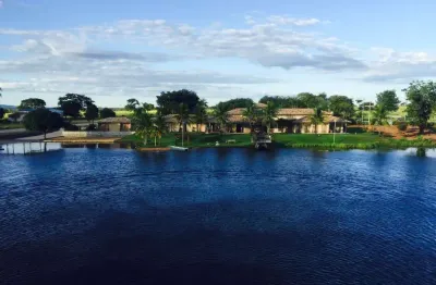 ?fazenda de alto padrão norte de goiás com área de 800 alqueires   ?obs: fazenda para cliente exigente com terra de cultura e estrutura cinematográfica    ?550 alqueires em um bloco e  mais 250 separa