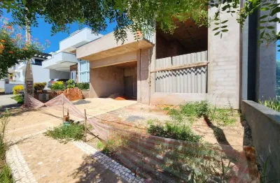 Casa em construção à venda no estado, com uma planta moderna e bem aproveitada boa localização dentro do condomínio  características: 171 m² de construção + 12m² de piscina = 183 m² 250 m² de terreno