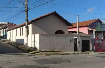 Excelente imóvel no centro rua tiradentes, 228 ( esquina c a rua dos operários) em frente ao boulevard jacareí/hotel ibis, tendo acesso pelas duas ruas. uso residencial ou comercial!! 4 quartos, sala,