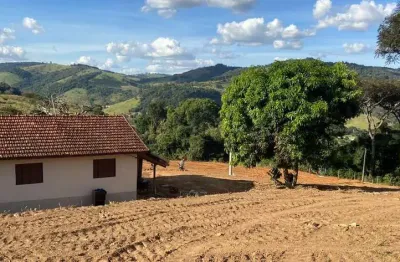 Espetacular sitio à venda em divinolândia-sp - 4 quartos, 2 salas, 2 banheiros, 3 vagas de garagem, 266.200,00 m² de área