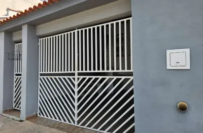 Casa térrea 100m2, 2 vagas sala cozinha banheiro 2 quartos lavanderia com espaço para construir suite ou espaço gourmet