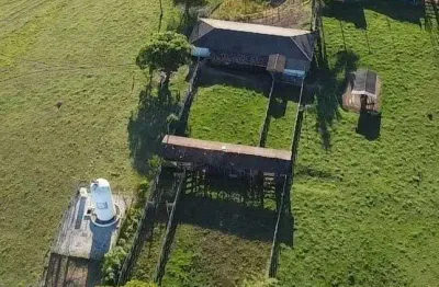 Sítio 11,3 alqueires, formada em pastagem de braquiária para gado boa de água, contendo 3 açudes sendo 2 de grandes e 1 pequeno porte energia elétrica