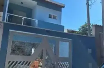 Sobrado com 170m2, terreno 150m². com habite-se e escritura, dando entrada no registro está semana. são 4 dormitórios sendo 1 suíte com closet e varanda + 1 banheiro grande no piso superior. térreo co