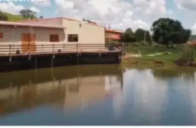 Fazenda 76 hectares ou 31 alqueires  formado em pasto para gado de leite 2 casas empregado 1 casa escritório tronco com balança ordenhadeira com 4 con