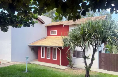 Casa duplex 205m2 3 dorms sendo 2 suítes uma com closet e 1 dorm no térreo, 1 sala de estar com vista para mata e acesso a varanda gourmet - 1 sala de