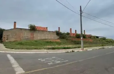 Terreno comercial de esquina 806.12, agua, energia, esgoto, asfalto, ótima localização, oportunidade!