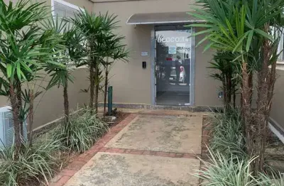Apto térreo 50m2 2 dorms, sala, cozinha, banheiro, quintal, 1 vaga coberta, ótimo acabamento, box no banheiro e papel de parede na sala, portaria 24hr