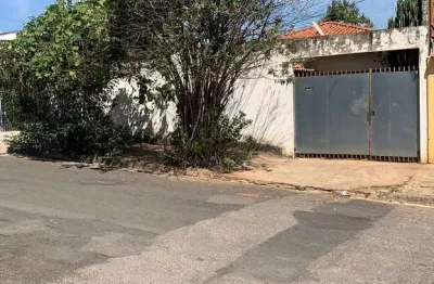 Casa térrea 90m2 2 dorms, sala, cozinha americana, banheiro, 1 vaga coberta e 1 descoberta, terreno 250m2.