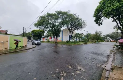 Casa térrea 68m2 2 dorms, 2 banheiros, sala, cozinha, quintal, 2 vagas, terreno 176m2, área de serviço