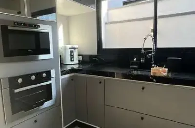 Casa térrea 140m2 3 dorms 1 suíte, 2 banheiros, 4 vagas de garagem, 1 sala, localizado em condomínio. condominio completo com segurança 24 horas e laz