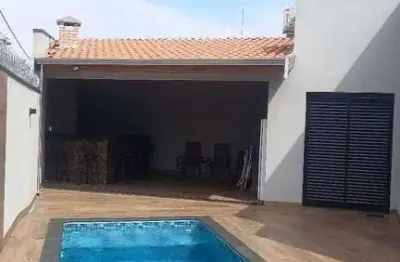 Casa térrea 116m2 3 dorms 1 suíte, banheiro, sala, cozinha com planejados, lavabo, lavanderia, piscina, 5 vagas aceita permuta apto até 300 mil reais