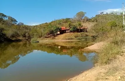 Fazenda 260 alqueires goiano; *40 divisões de pasto e piquete; *02 sedes com currais; *02 poços artesianos; *13 nascentes da água; *10 barragens;