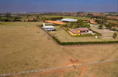 Fazenda 20 alqueires  pavilhão com 28 cocheiras  pista e rodoanel cobertos 4 baias maiores e piquetes casa sede com 4 suítes casa de caseiro piscina e
