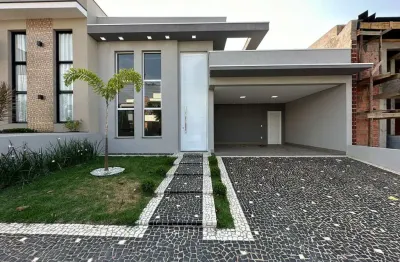 Casa térrea 150m2 3 dorms 1 suíte, sala 2 ambientes, cozinha planejada e cooktop, 2 banheiros, 4 vagas 2 cobertas e 2 sem, área gourmet c/churrasqueir