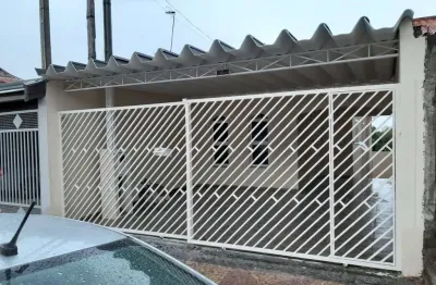 Casa sobrado 120m2 3 dorms, sala, cozinha, banheiros, quintal, 3 vagas cobertas, área de serviço, sacada, terreno 150m2