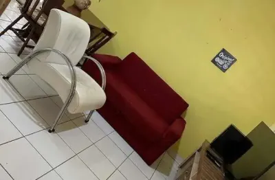 Casa térrea 60m2 2 suítes, sala, cozinha, lavabo, quintal, mobiliada