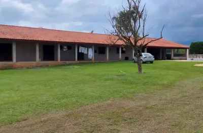 Chácara 5800m2 casa sede 150m2 3 suítes, sala, cozinha, avarandada, piscina, toda cercada, porcelanato