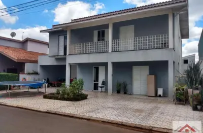 Um belo sobrado em betel com 4 dormitórios, 2 suítes com banheiras, banheiro social, despensa, escritório, área util 220,00m2, área terreno 330,00m2.