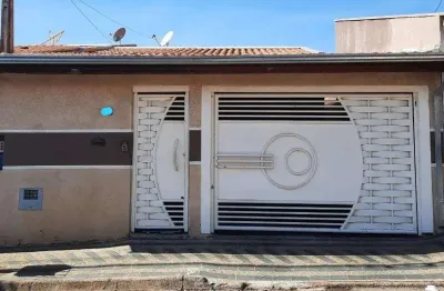 Casa térrea 120m2 3 dorms 1 suíte, 1 dorms infantil c/planejados, sala c/sanca e leds, cozinha planejada, 2 banheiros, 2 vagas cobertas