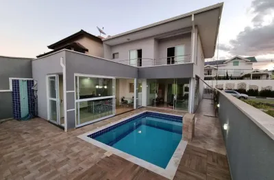 Casa duplex 216m2 3 suítes, 3 banheiros, 2 vagas de garagem, sala ampla para 2 ambientes, 2 lavabos  cozinha com armários  dispensa com armários