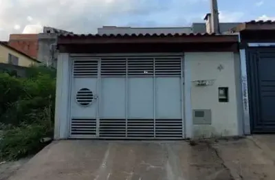 Casa térrea 82m2 2 dorms 1 suíte, sala pé direito 3,6m2, cozinha planejada, banheiro, quintal, churrasqueira, 2 vagas cobertas, portão eletr, ar cond.