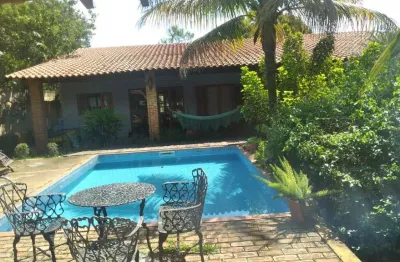 Chácara 1040m2 casa sede 500m2 3 dorms, 1 suíte, sala ampla 47m2, banheiro, cozinha, escritório, sala jantar, área gourmet forno pizza, churrasqueira