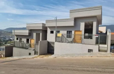 Casa duplex 250m2 2 dorms 1 suíte, sala, cozinha, banheiro, 3 vagas cobertas 1 descoberta, quintal, portão eletrônico,