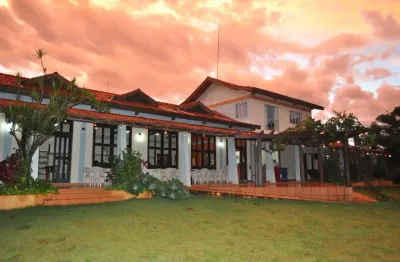 Pousada 4 alqueires terreno, 991m2 área construída, as margens da represa de furnas, prédio 468m2, casa caseiro 60m2, casa do lago 93m2, 4 chalés 370m