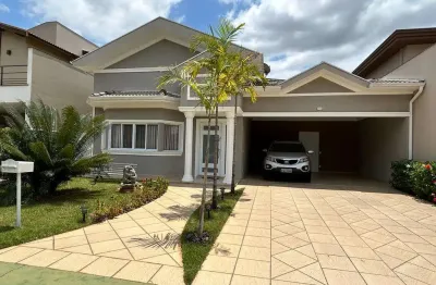 Casa térrea 290m2 3 suítes, escritório, sala ampla, cozinha, espaço gourmet, 4 vagas 2 cobertas e 2 descobertas, 528m2 terreno, frente área de lazer.
