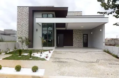Casa térrea 3 suítes, área gourmet com churrasqueira a carvão, piscina, banheiro externo, área de serviço, despensa, 4 vagas (2 cobertas), lote 275m2