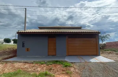Casa térrea 220m2 2 dorms,cozinha americana,banheiro,2 vagas cobertas,quintal,varanda,área gourmet,cameras de segurança,concertina,portão semi-eletron
