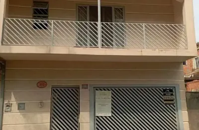 Casa sobrado 200m2, 4 dormitórios, 1 suíte com closet, cozinha americana planejada, área gourmet com churrasqueira, varanda,1 vaga coberta,2 banheiros