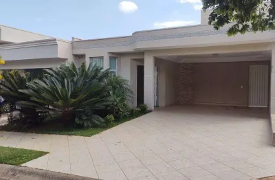 Casa 198m2 no condomínio yucatán, 3 dormitórios sendo 1 suíte, cozinha americana planejada, edícula, área gourmet com churrasqueira e piscina, 4 vagas