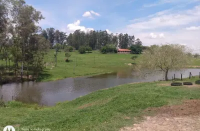 Chácara 3,5 alqueires, 100% de aproveitamento, 2 casas, 2 mangueiras, rica em água com represa, poço artesiano, ótima localização, curral