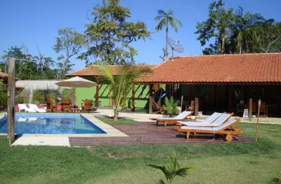 Chácara 2.080m2, casa sede 305,17m2, 8 suítes, casa caseiro, depósito, sauna, piscina, varanda com churrasqueira, poço artesiano, amplo jardim