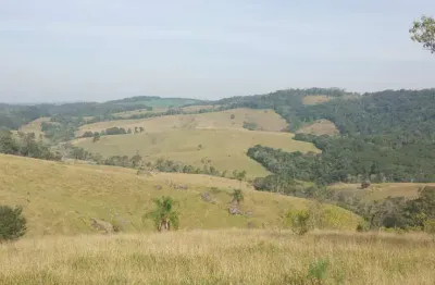Fazenda 65 alqueires, rica em água com 3 açudes, ótima para criação de gado, casas sede e caseiro, barracão, toda cercada, aceita parte em permuta