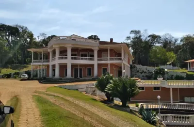 Fazenda 82 alqueires  divididos em 2 partes:   - 45 alqueires  - 37 alqueires  - plantio (grãos, grama e cana) - solo: terra vermelha - topografia: pl