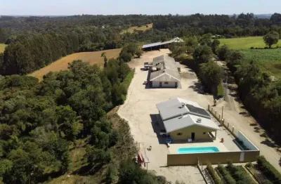 Frigorifico 700m2, todo equipado, câmeras frias, monitorada por câmeras e alarme, escritórios, almoxarifado, refeitório, casa sede 260m2, 4 canil