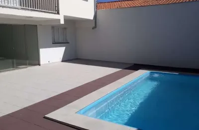 Casa 220m2 no condomínio residencial furlan, 4 dormitórios, 1 suíte, cozinha planejada, área de lazer com piscina, sala de jogos, 5 vagas de garagem