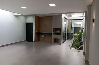 Casa 138m2, 3 dormitórios, 1 suíte master c/ closet, cozinha americana, jardim de inverno, acabamento em porcelanato, 2 vagas cobertas, área gourmet