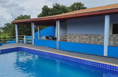 Chácara 2000m2, casa sede 90m2 com 3 dormitórios, 1 suíte, moveis planejados, piscina, campo de futebol, 2 banheiros externos, área de churrasqueira