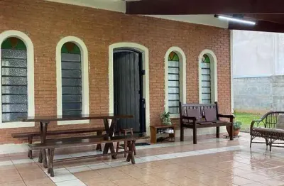 Condomínio arvore da vida(somente para temporadas) casa térrea 120m2 3 dorms 1 suíte,sala,cozinha,banheiro,área gourmet,quintal grande,5 vagas garagem
