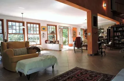 Casa duplex 415,60m2, 3 suítes sendo uma master, lareira, lazer completo, escritório, moveis planejados, 4 vagas, ótima localização