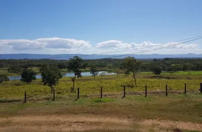 Fazenda 1952 hectares, rico em água com 30 hectares em lago e nascentes, dupla aptidão, casa sede, curral, galpão, poços artesianos, 2 casas caseiros