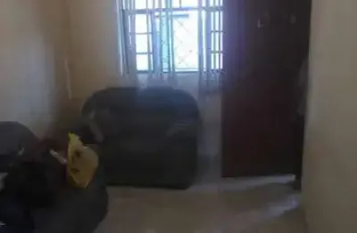 Casa 300m2, sendo 2 casas no mesmo quintal, 1 casa com 2 dormitórios, sala, cozinha, banheiro, 2 casa 1 dormitório, cozinha, banheiro, 5 vagas