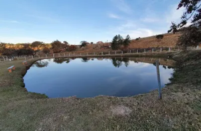 Chácara 33200m2, rica em água com lagos, casa sede com 4 dormitórios, lazer completo, escritório, sauna, 3 baias, pastagem formada