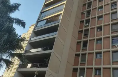 Apartamento 207,77m2, 4 dormitórios, 4 suítes, varanda, moveis planejados, dormitório e banheiro de empregada, banheira, localização privilegiada