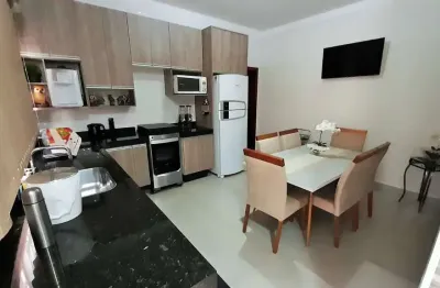 Casa 180m2, 3 dormitórios, 1 suíte, edícula com churrasqueira, moveis planejados, 3 vagas cobertas, ótima localização