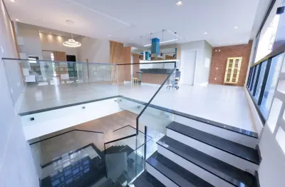 Casa 330m2 no condomínio swiss park, 3 suítes sendo uma master, cozinha americana planejada, área gourmet com piscina coberta, depósito privativo