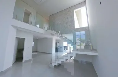Casa duplex 292m2, 3 dormitórios sendo uma master com hidromassagem, área gourmet, piscina, cozinha americana, 4 vagas, varandas, cinema, jardim